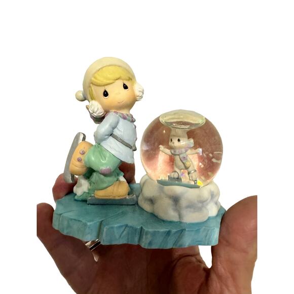 1999 Precious Moments Snow Globe Figurine - Picture 2 of 3